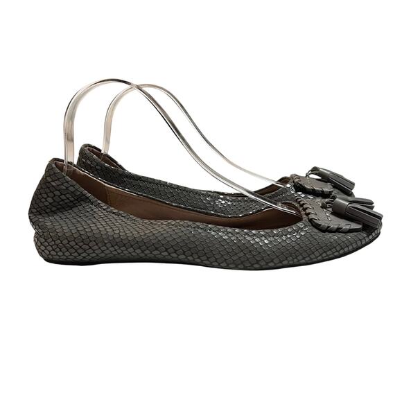 Donald Pliner Pippa Snake Print Flats w/ Tassels Size 9.5M Office Preppy - Picture 1 of 11